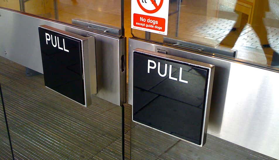 Cover Image for ¿Jalar o Empujar? El problema con las puertas (y muchos otros objetos cotidianos)